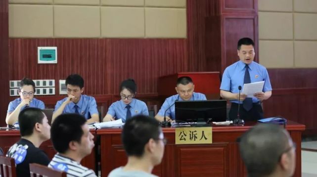 郴州汝城何旭鹏等人组织领导参加黑社会性质组织犯罪案一审开庭