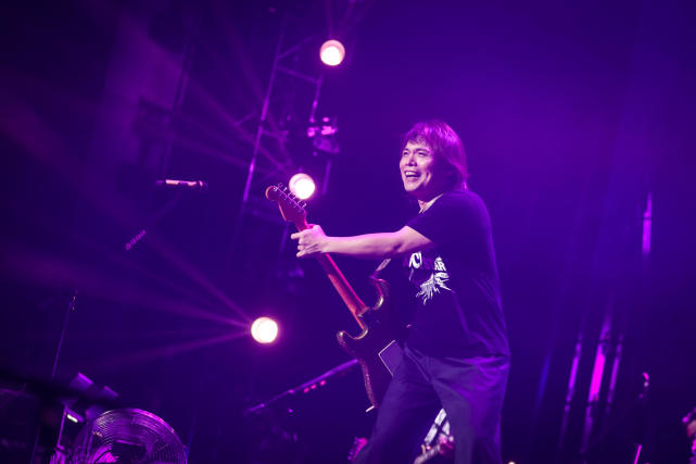 伍佰上海演唱会经典曲目万人大合唱