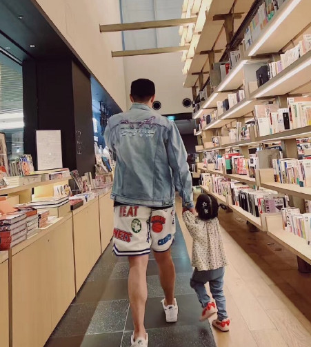 陈赫这双aj太潮流了,成为这条gai最靓的仔