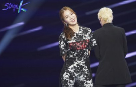 来自成都的孙子团在韩夺冠,与boa同台表演,权理事气场太强