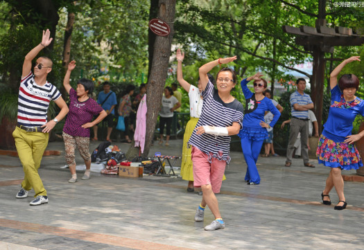 每天坚持跳广场舞的大妈们,身体素质怎么样了