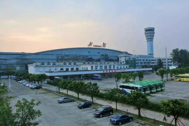 我国最美的三座机场,两座正在建设中,一座位于群山之间