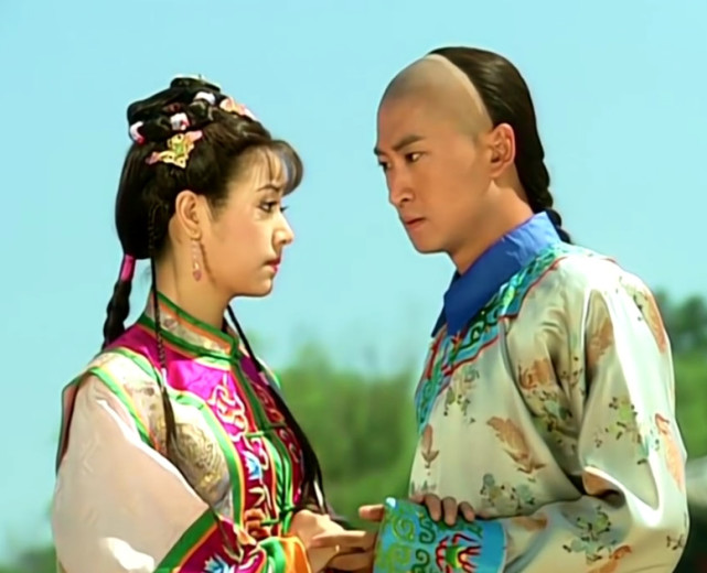 在经典电视剧《还珠格格》里,自从紫薇和还珠格格见了一面,大家也都