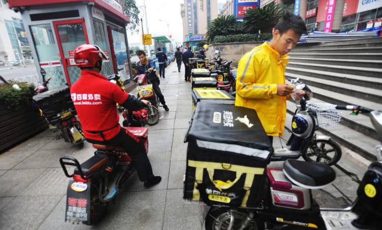 外卖员一单接18份双人小火锅喊来5人一趟送达还人情时愣了