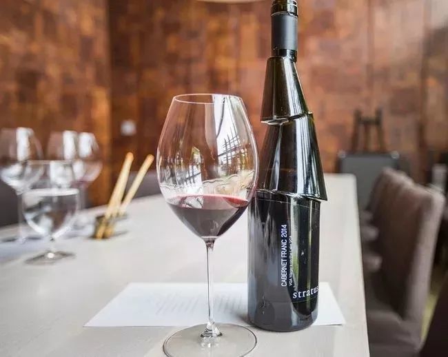 颠覆性的创意酒瓶设计,不得不让你佩服大师karim rashid的创造力