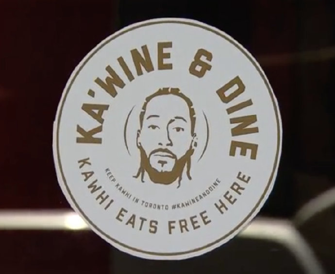 为了留住莱昂纳德!猛龙球迷想出妙招,贴这个标志的餐厅终身免单