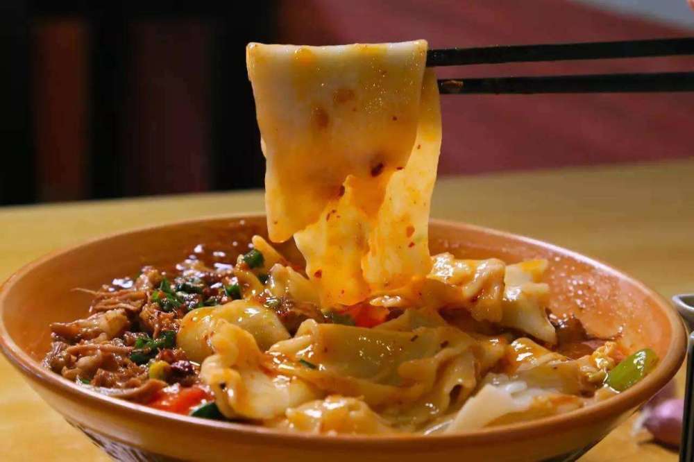 陕西最有名的美食，“面条像裤带”的BiangBiang面，到底是啥样的_腾讯新闻