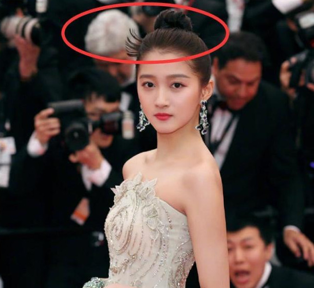 关晓彤"扫把头"火了,清爽利索又干净,盘起来妈妈"夸上天"_腾讯新闻