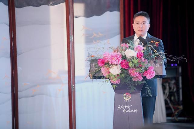 彭州市委书记徐刚