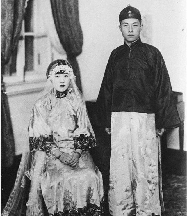 民国历史旧照:图一川岛芳子的结婚照,民国影后胡蝶和帅气老公