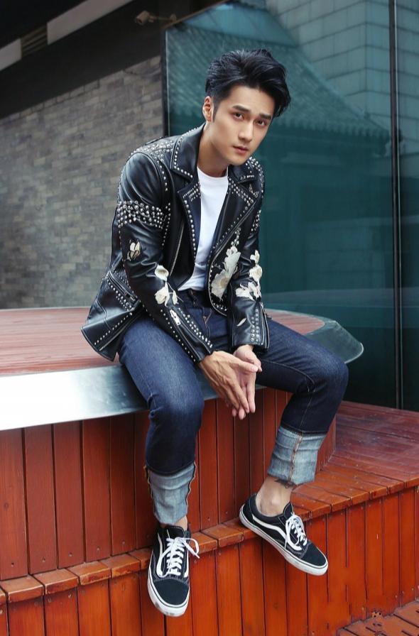 蒋劲夫一改颓废形象,短发寸头,纹身遍布,改立硬汉人设?