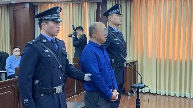 死老鼠放海底捞火锅索赔五百万 男子敲诈勒索获刑3年