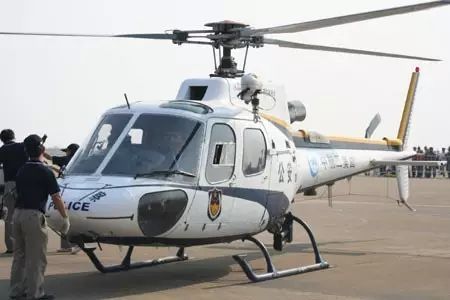 恩斯特龙f480,美国恩斯特龙直升机公司生产,涡轴单发.