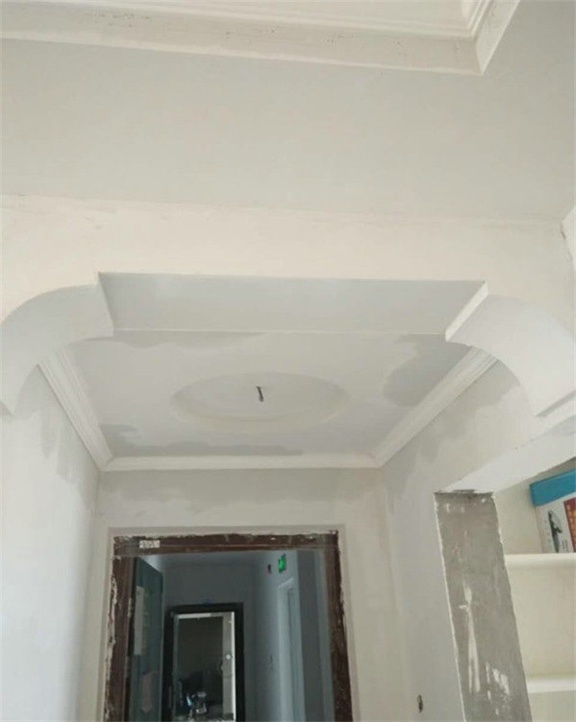 上周五,石膏线就贴好了,我懒,没有来贴图