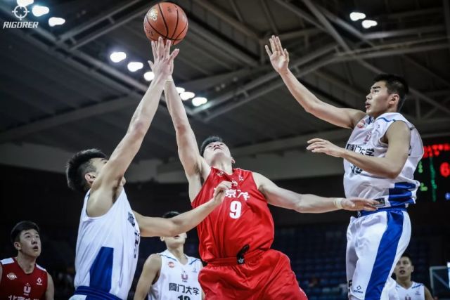 刺激!厦大黎伊扬9次抢断北大,张宁祝铭震关键三分逆天改命