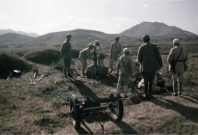 解放军一部队被敌军重重包围,直接冲上去拼刺刀,杀开血路突围