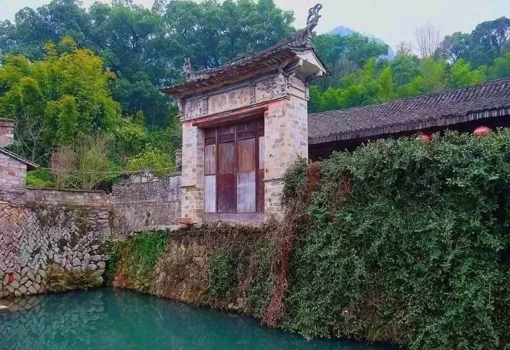 这里山环水绕,田地肥美,环境清幽,风光旖旎,人称"燕窠"之地.