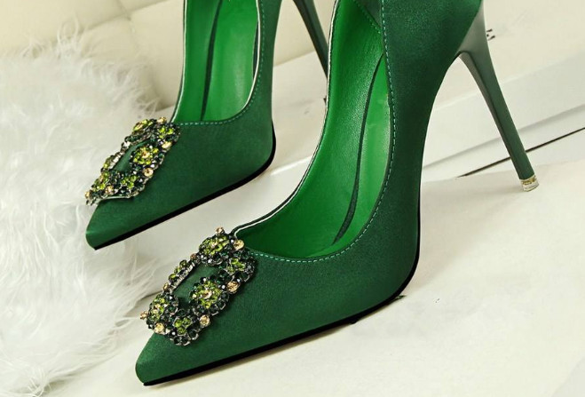 心理学:哪双绿色高跟鞋穿上会更好看?测你未来会不会很有钱?