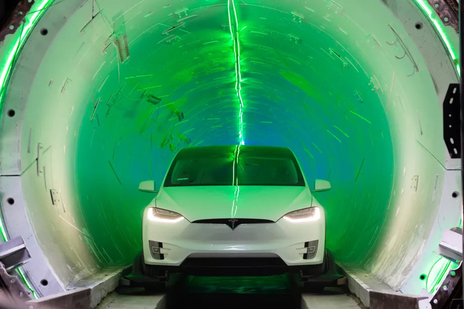 马斯克隧道挖掘公司：特斯拉电动汽车在地下隧道中速度完爆地面