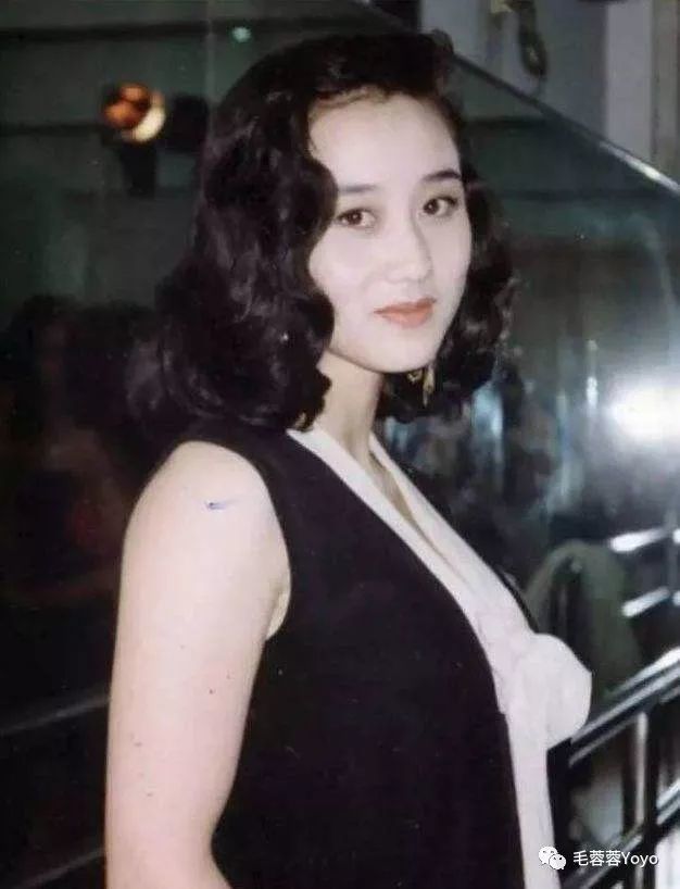 何超云被曝是赌王和利智的私生女