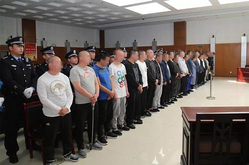 被告人闫宏伟自2009年以来,先后纠集被告人尚保磊,孙立军及游铁钢等