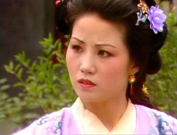 红楼梦|《红楼梦》里，芳官还是个小孩子，为何敢蔑视主子贾环？