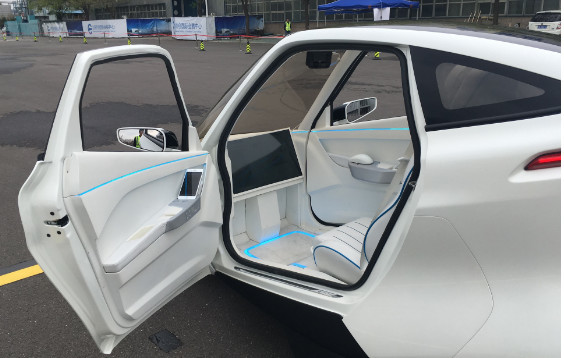 国产两轮不倒翁电动车亮相,显示屏配鼠标,百