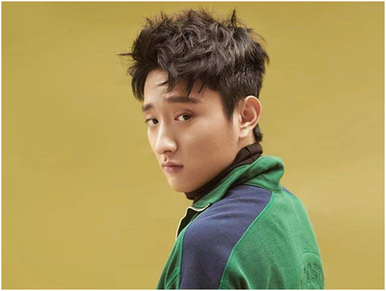 于小彤晒与女友聊天记录,情侣头像太甜蜜,备注成亮点