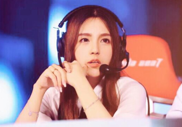 Rita解说大学LOL被曝真实身高,得知她的身高,