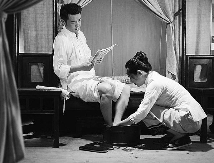 她是民国最美女神,3任丈夫个个兽性,临死前腹中胎儿无人认领