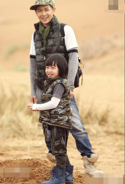 10岁小小志开赛车比林志颖还要快!身高暴风抽条快和爸爸一样高