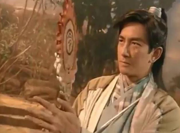 张无忌为何不登基做皇帝?并非为了赵敏,你看看圣火令上写了啥