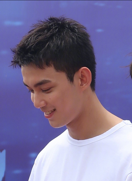 有一种整容叫吴磊寸头,"小奶狗"变"小狼狗",忍不住要舔屏了