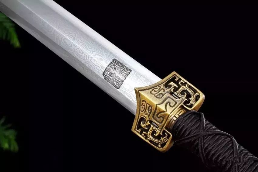 中国刀剑历史上占有不可替代的冷兵器素装汉剑