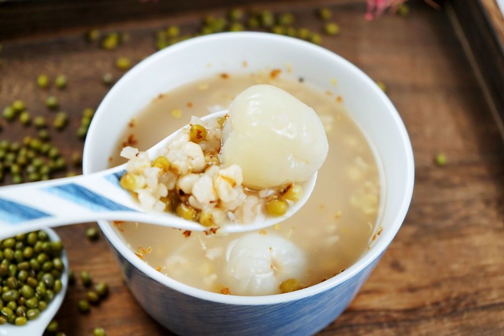 荔枝煮粥,清香宜人,当宵夜不怕胖,做早餐特养胃,这食谱真靠谱