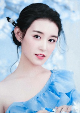 欧阳娜娜初见她直呼好漂亮,蒋依依赞她神仙颜