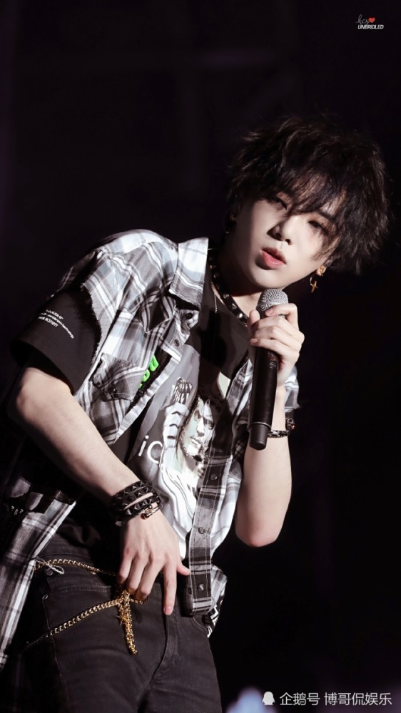 华晨宇变身朋克少年,这记"眼神杀",网友:怕了,哥哥好凶