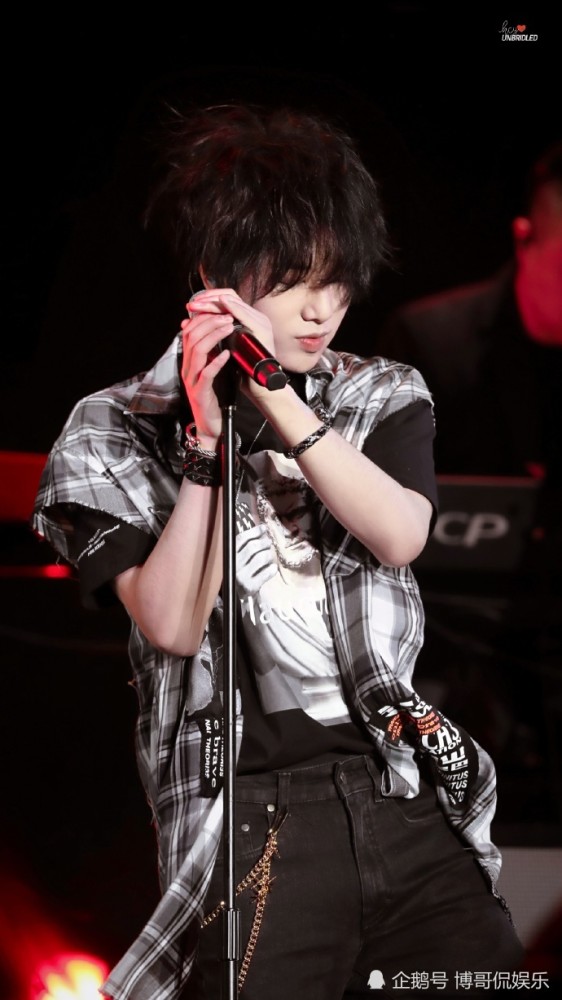 华晨宇变身朋克少年,这记"眼神杀",网友:怕了,哥哥好凶