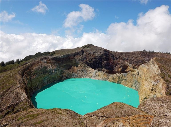 火山湖里的鱼是怎么来的 难道水能自己诞生鱼 长出来的鱼能吃吗