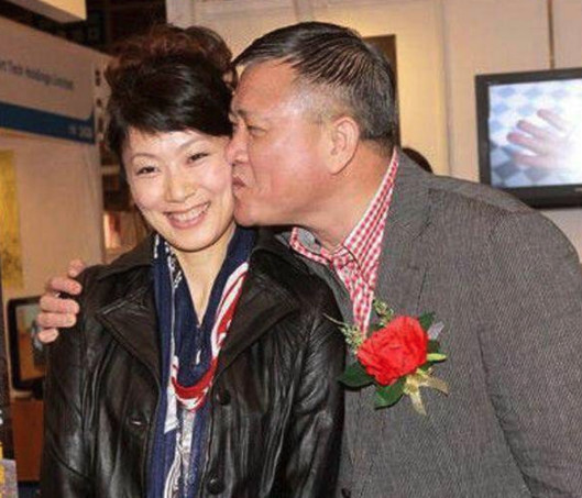 他曾是影界大佬万梓良,却因患病胖到认不出,如今现状让人唏嘘