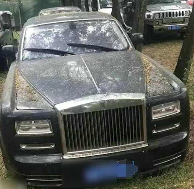 5辆美规版幻影被遗落哈尔滨长草!粗估价值5千万,有辆车牌百万