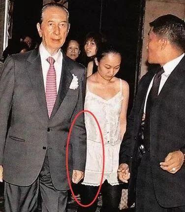 何鸿燊原配个人资料简介 黎婉华年轻的图片赌王大房为何这么惨_深圳