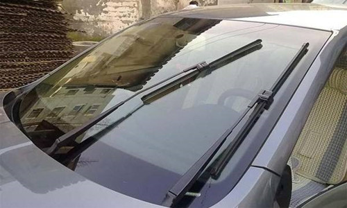 汽車雨刮器有異響？