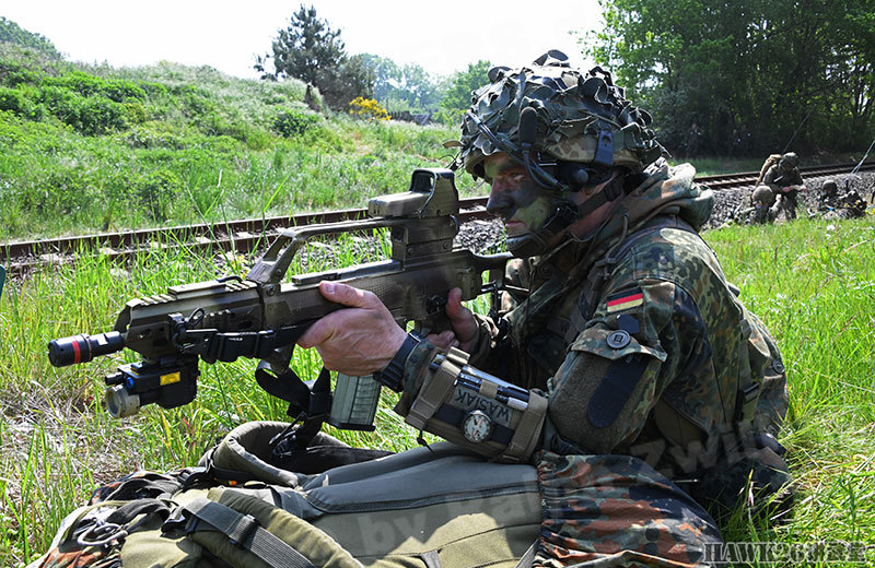 图说:德军空降部队实战演习解读轻武器的配备和使用现状