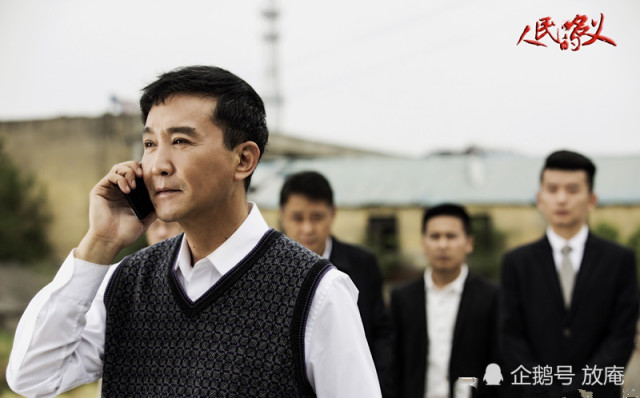 吴刚30年前小品"换大米"中搭档郭达一身粉嫩,十足奶油小生!