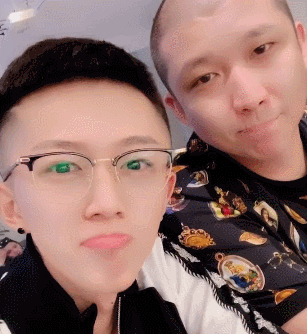 说起二驴跟牌牌琦两位网红,相信很多喜欢玩快手的小伙伴都应该是非常