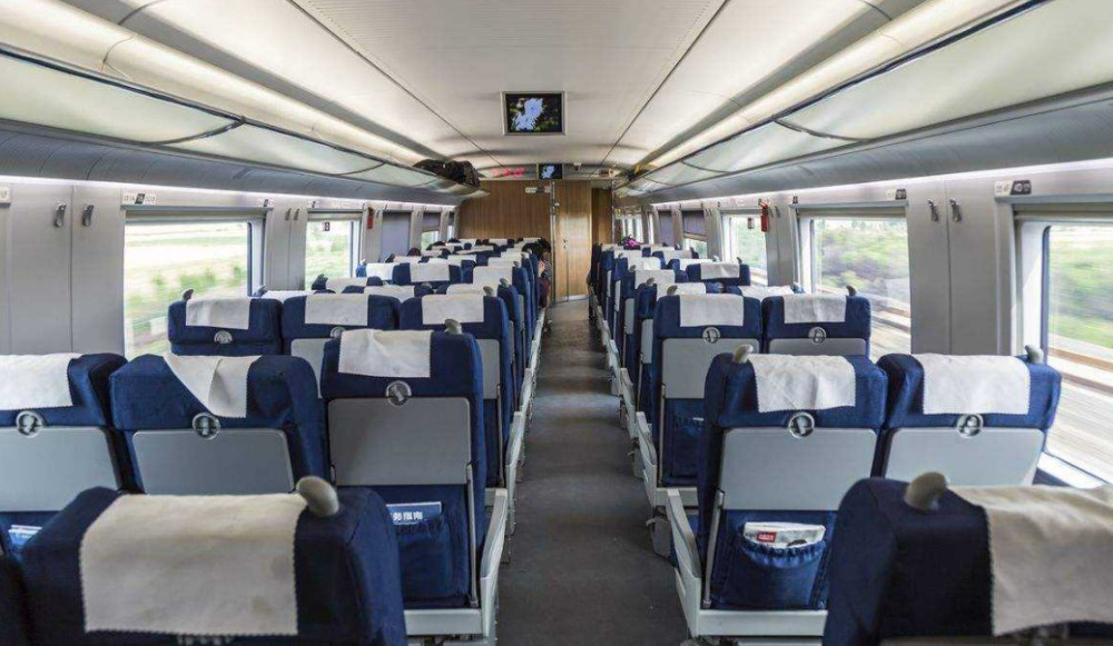 也就采用了a和f靠窗的规矩 但是高铁由于车厢比较窄,只能安放5个座位