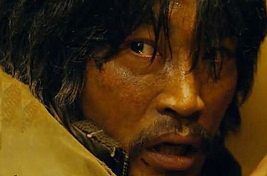 而且当初很多人也都说人家"丑",确实,当时流浪汉的形象看不出什么颜值