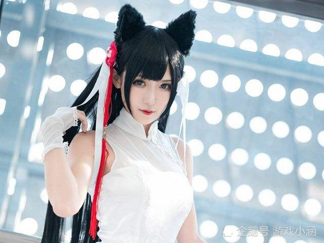 腐团儿直播首次穿上牛仔长裤,配黑色上衣真女神,二次元一姐稳了