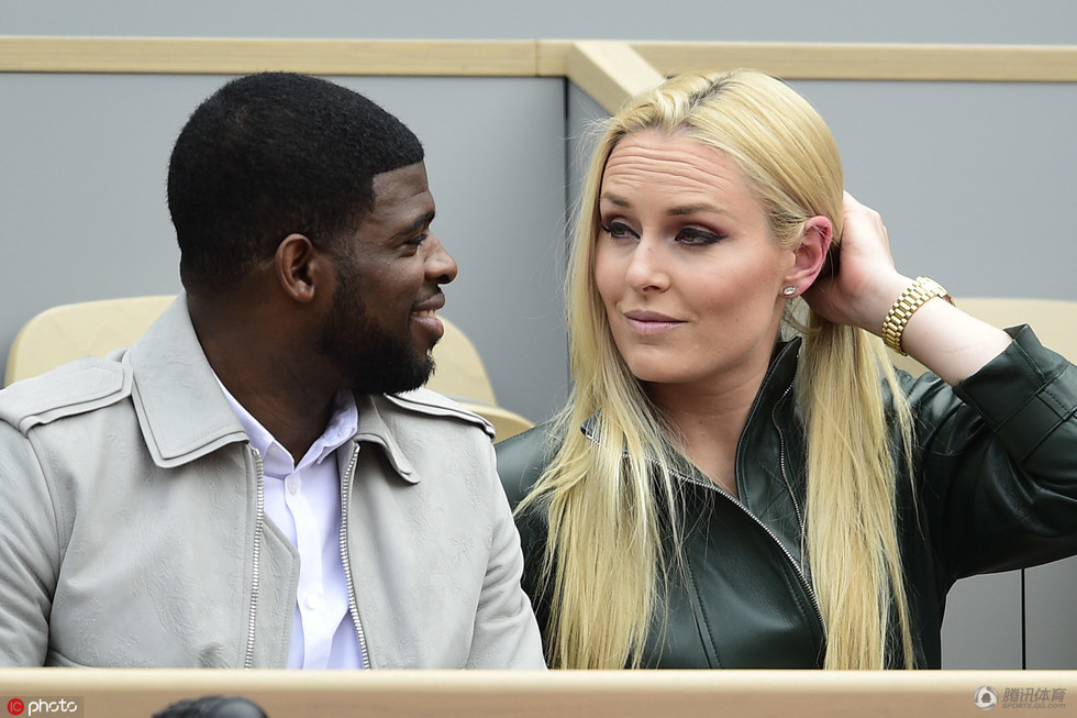 林赛沃恩与男友观战法网 看台秀恩爱羡煞旁人